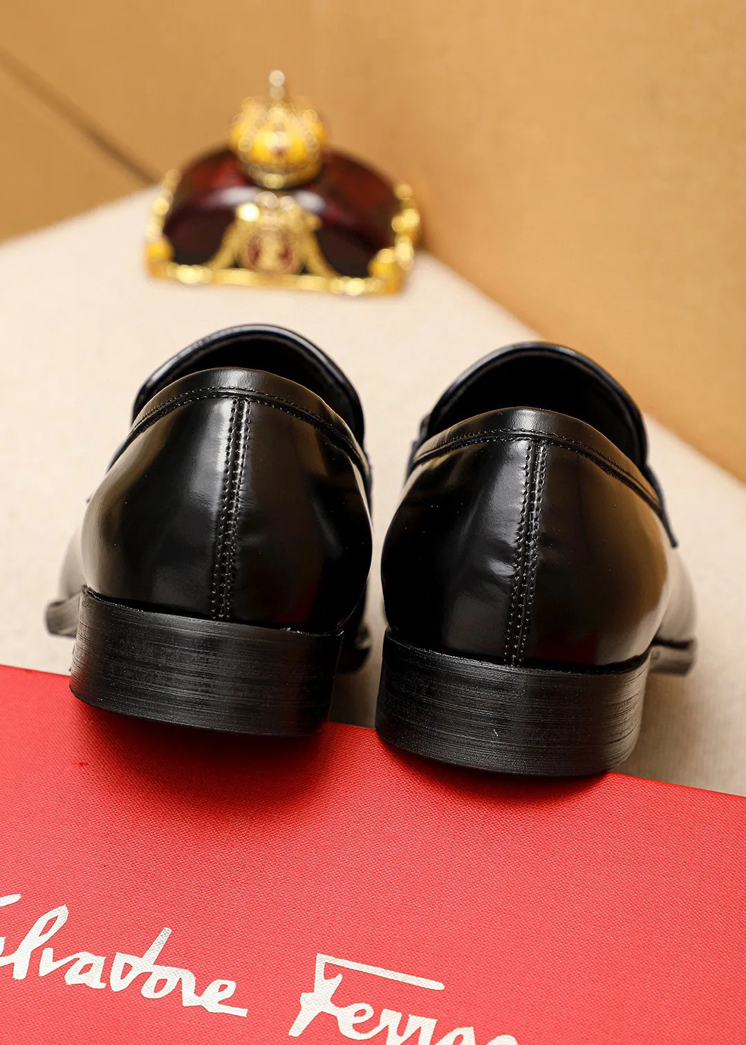 Men's shoes 💰460 💐 Product trademark: Ferragamo "Ferragamo" casual leather shoes Regular size: 39-44 (38.45.46🉑️Customized) Product materials: Selected imported open-edge beaded cowhide leather upper + classic hardware buckle, imported water-dyed cowhide leather lining. Strong three-dimensional visual effect, combined outsole Color: 2⃣️colors available